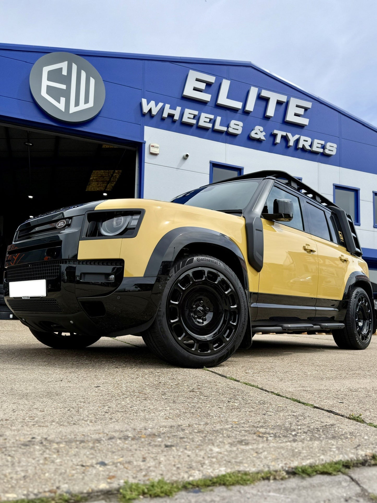 22" Land Rover Defender L663 Hawke Octad Gloss Black Alloy Wheels