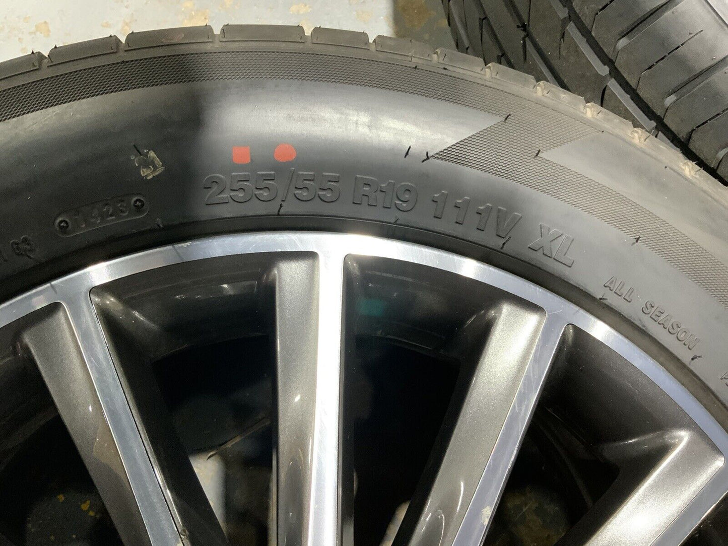 GENUINE MERCEDES X CLASS 19" ALLOY WHEELS & TYRES WILL ONLY FIT X CLASS