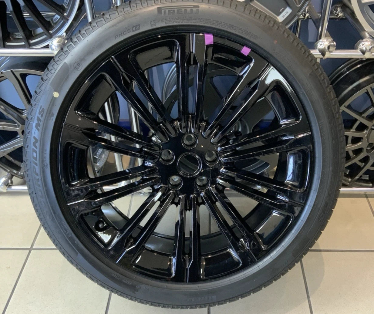 23" Genuine Range Rover L460 Style 1075 Alloy Wheel and Tyre