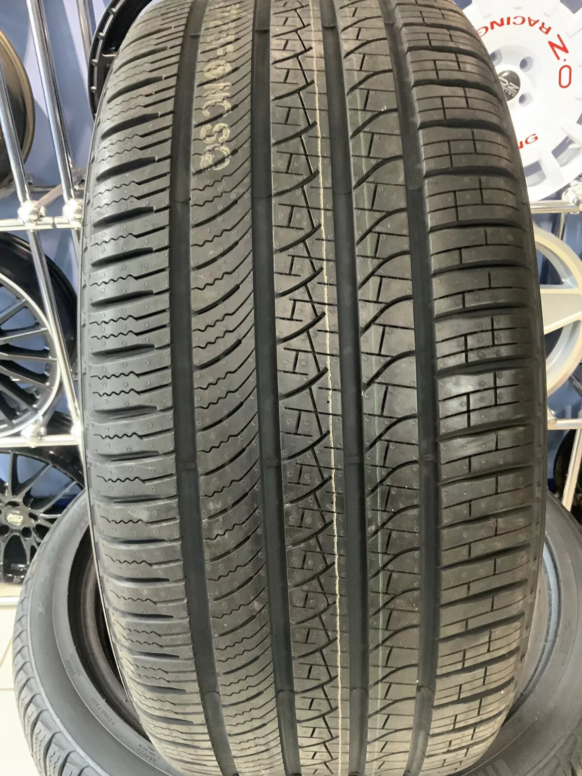RANGE ROVER TYRES PIRELLI i 285/40/23 BRAND NEW