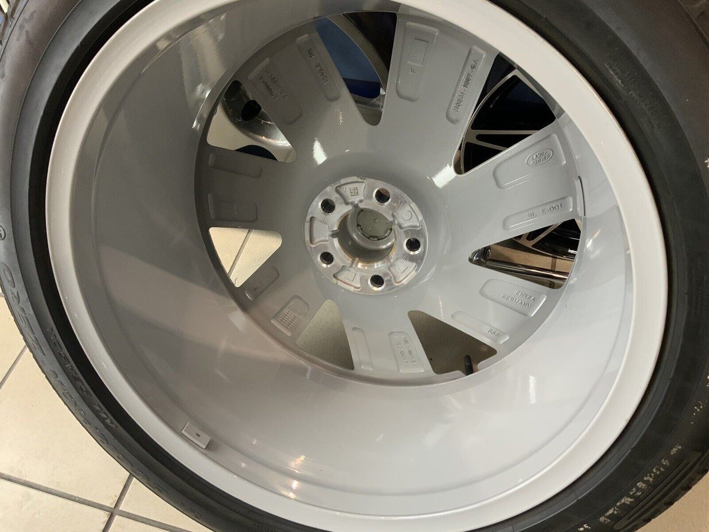GENUINE RANGE ROVER L460 22" STYLE 7023 ALLOY WHEELS & TYRES