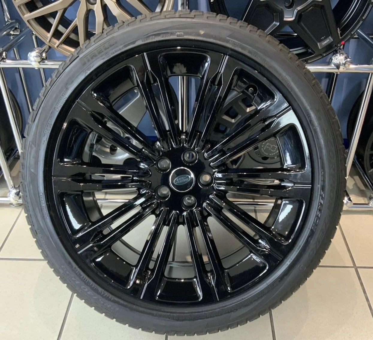 23" Genuine Range Rover L460 Style 1075 Alloy Wheel and Tyre