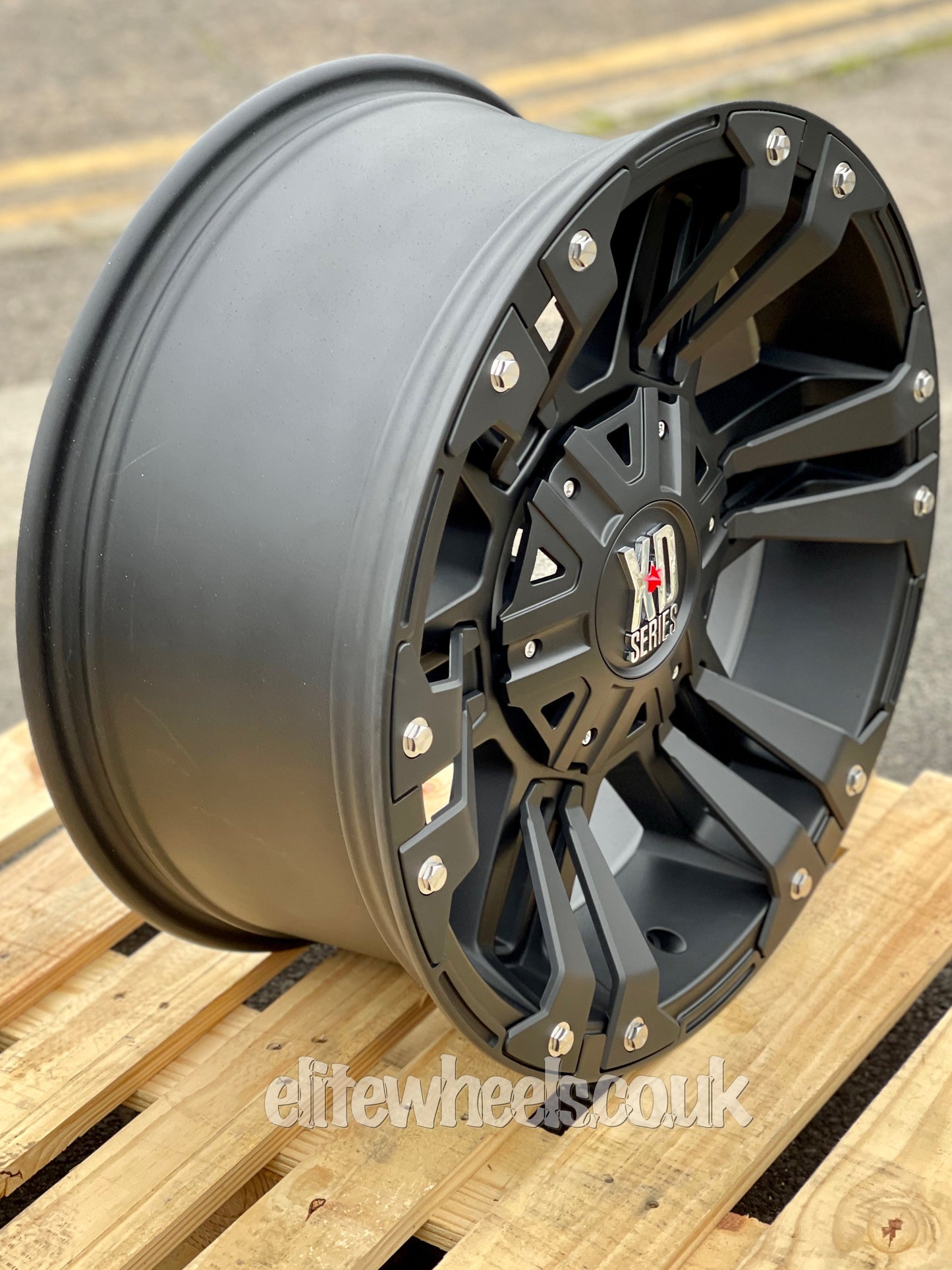 20" Toyota Hilux XD822 Monster II