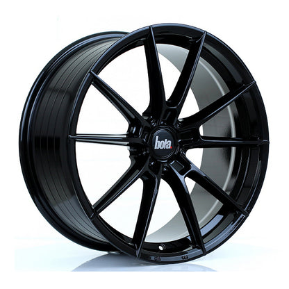 4 x BOLA B19 GLOSS BLACK & 4 x 225/40R19 MI PILOT SPORT 5 93Y XL