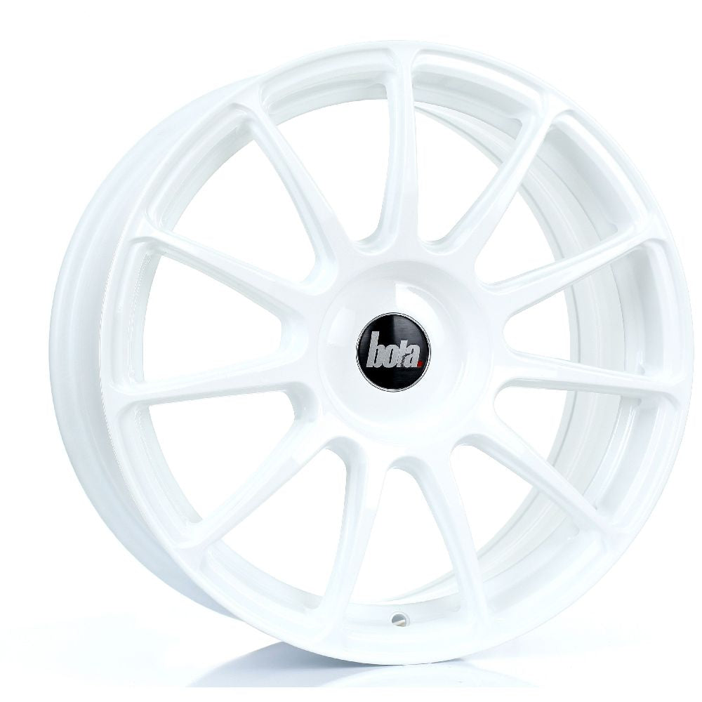 4 x BOLA VST WHITE & 4 x 215/40R17 87Y XL UNIROYAL FR RAINSPORT 5