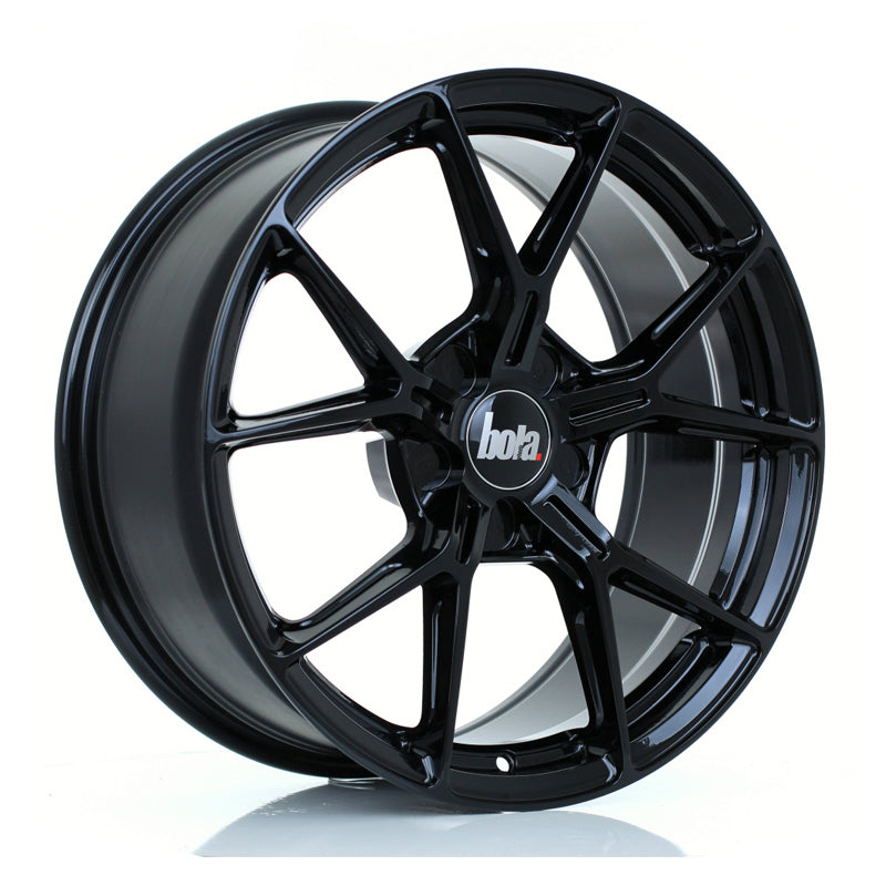 4 x BOLA FLY GLOSS BLACK & 4 x 225/40ZR18 (92Y) XL MICHELIN PILOT SPORT 5