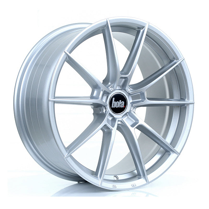 4 x BOLA B19 CRYSTAL SILVER & 4 x 225/40ZR18 92Y XL ACCELERA IOTA EVT