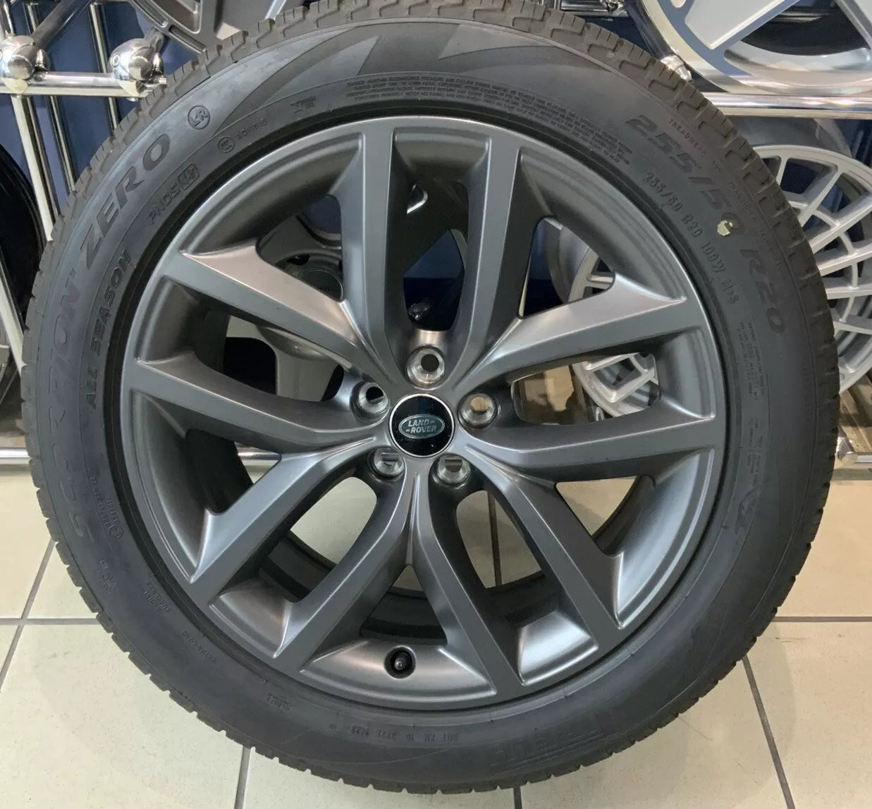 RANGE ROVER VELAR ALLOY WHEEL & TYRE 20"