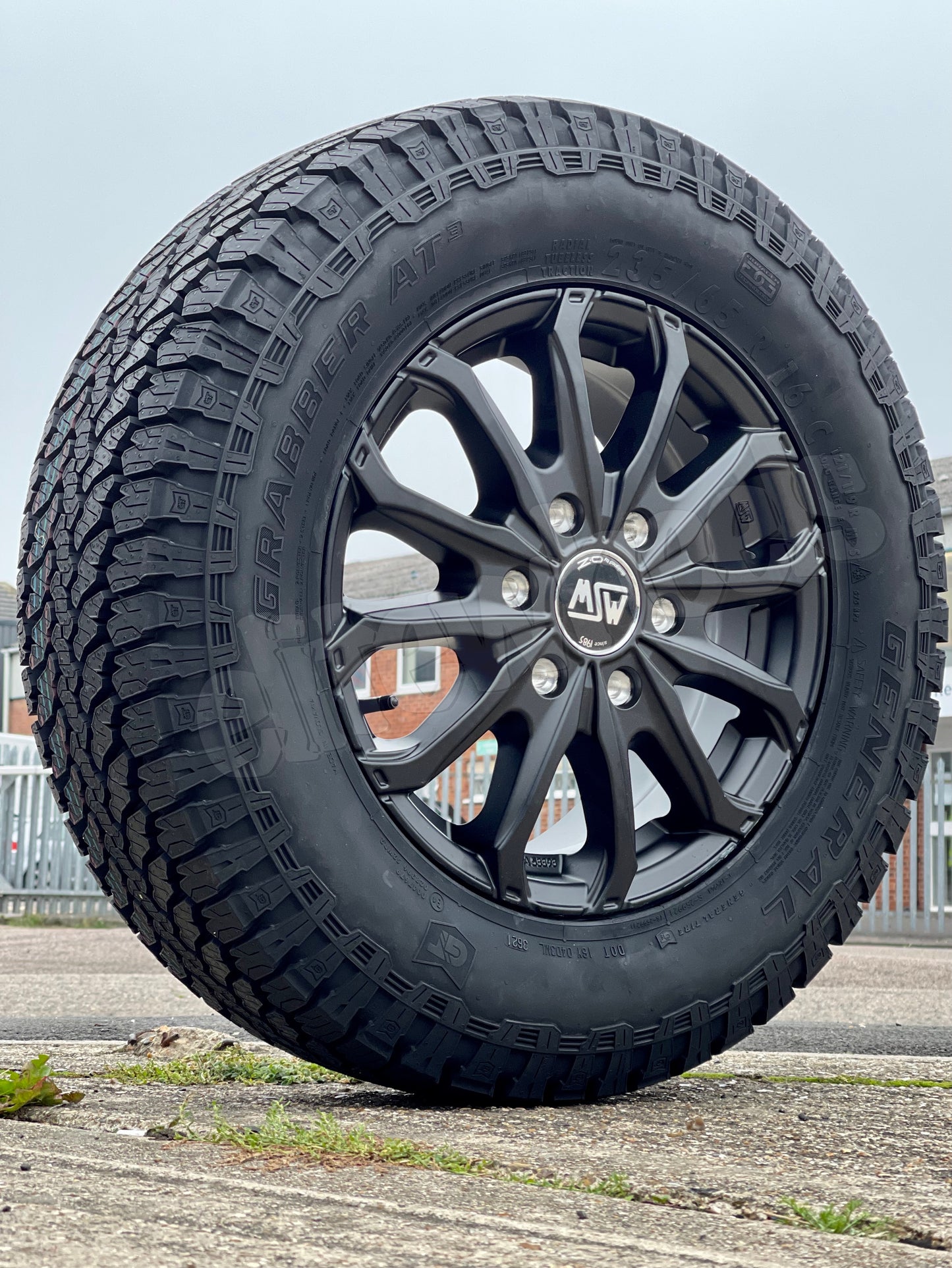 16" Mercedes Sprinter Volkswagen Crafter MSW 48 General AT3 Package