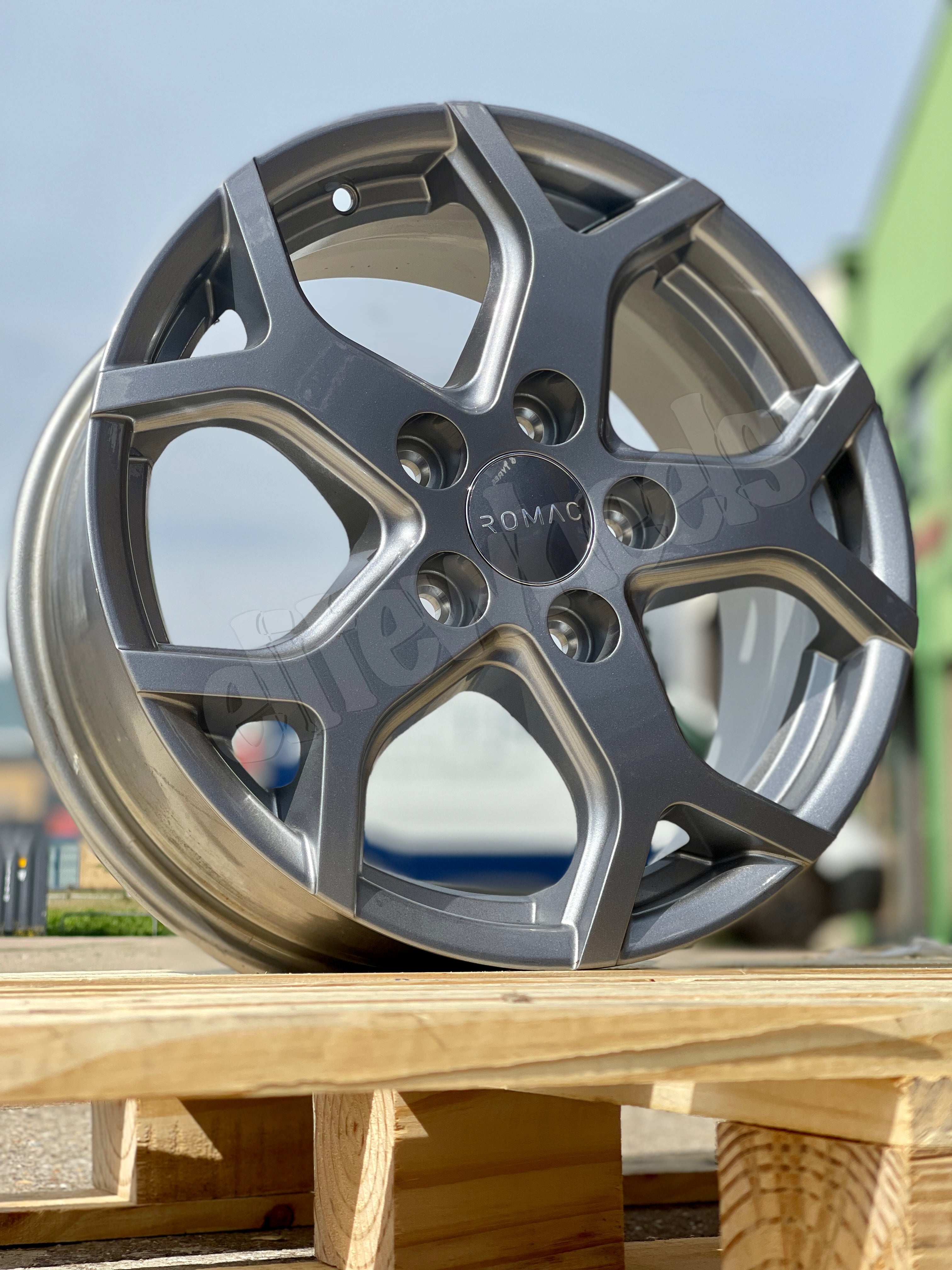 Vomac Rims Wheels Vauxhall Vivaro Romac Venom Alloys & Tyres | Elite Wheels