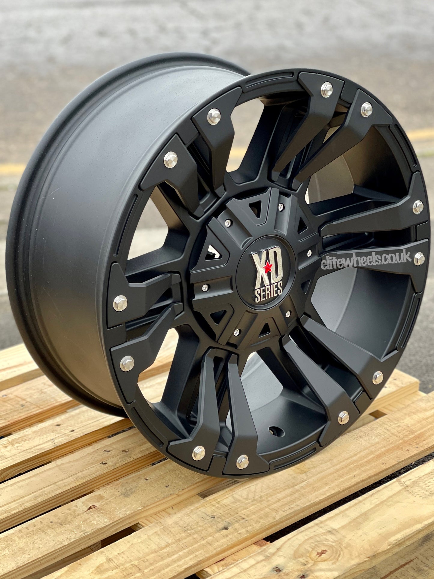 20" Toyota Hilux XD822 Monster II
